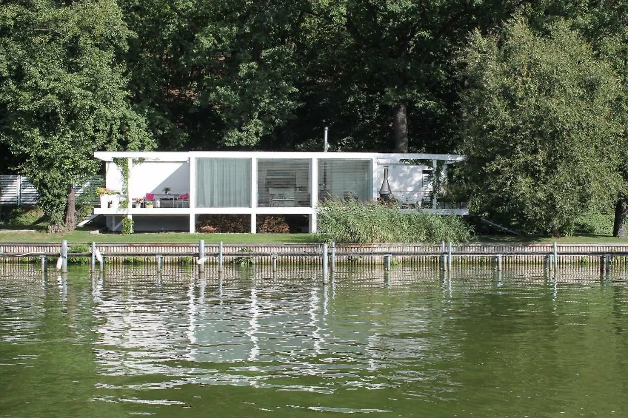 Marina Hausboote Und Seelodge Berlín Botel