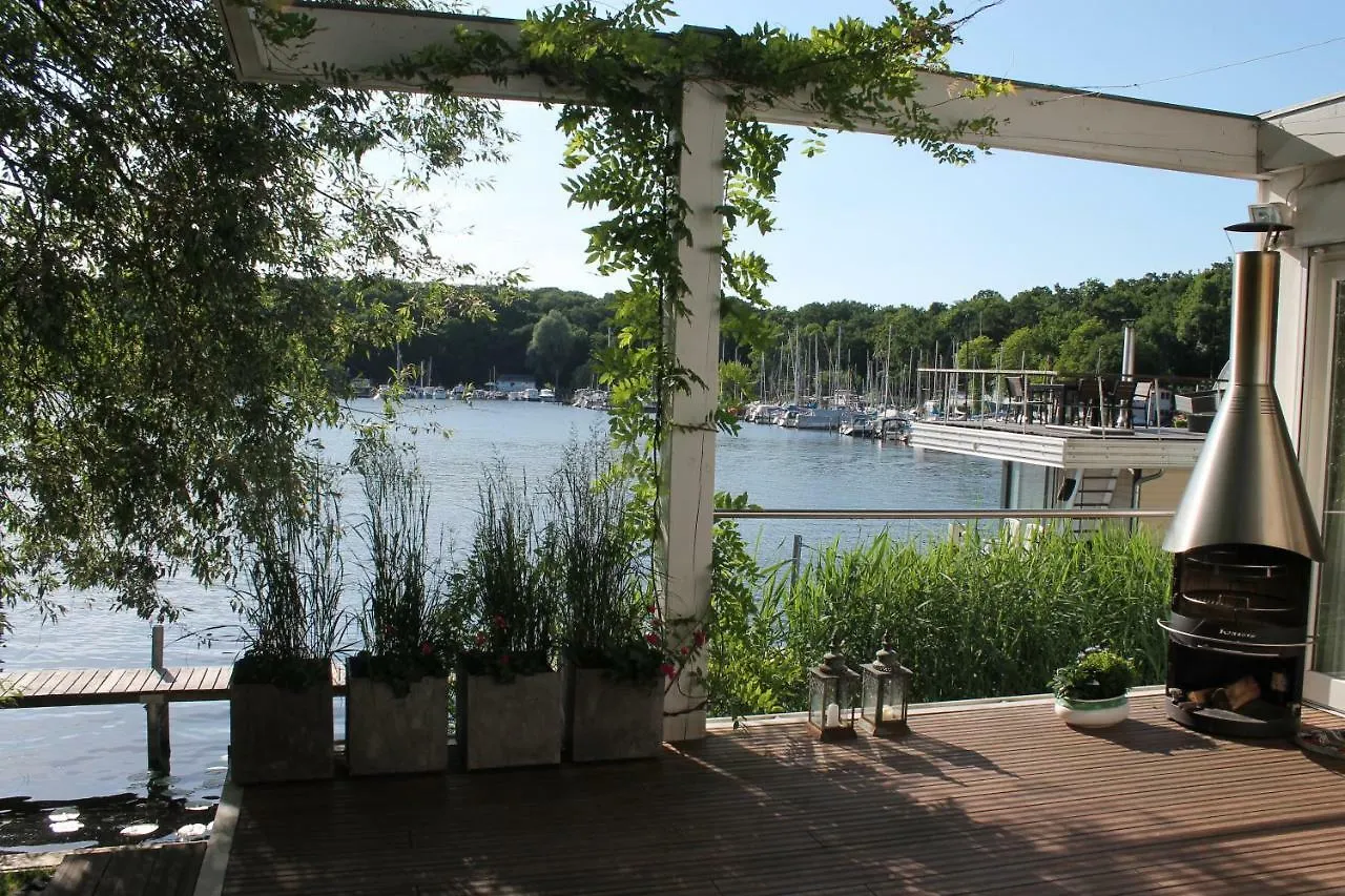 Marina Hausboote Und Seelodge Berlin Botel